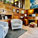 La Rivera Hotel 2*