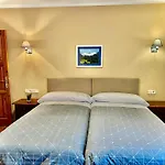 La Rivera Hotel