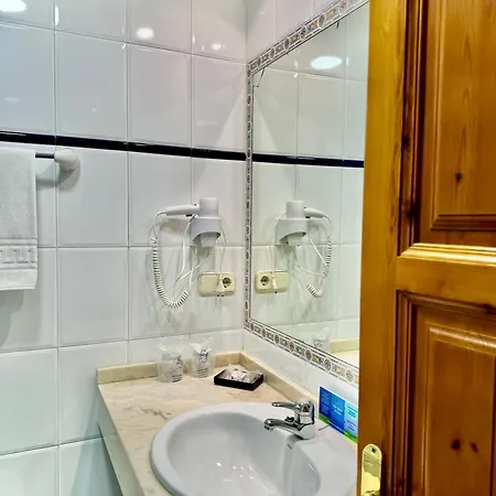 Hotel La Rivera 2*