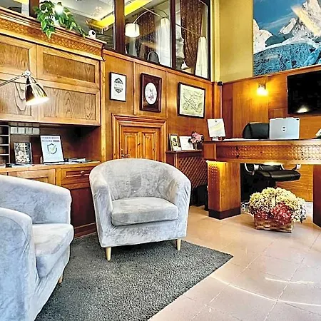 La Rivera Hotell 2*