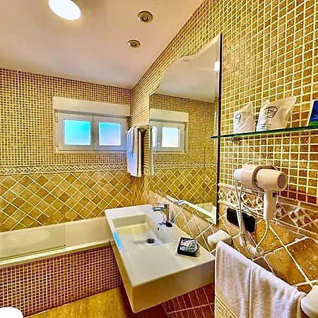 Hotell La Rivera 2*