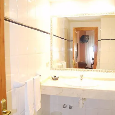 La Rivera Hotell 2*